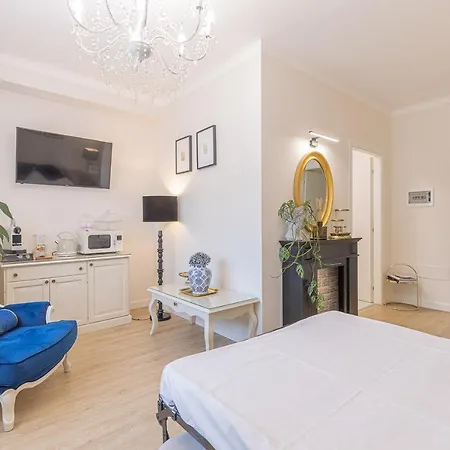 Crys: Apartments, Holiday, Business, Blu *