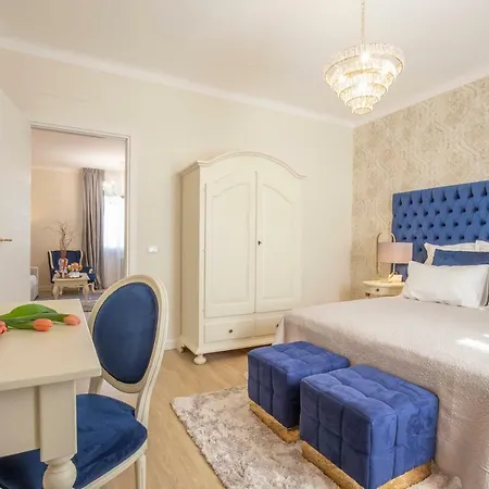 Crys: Apartments, Holiday, Business, Blu * Verona