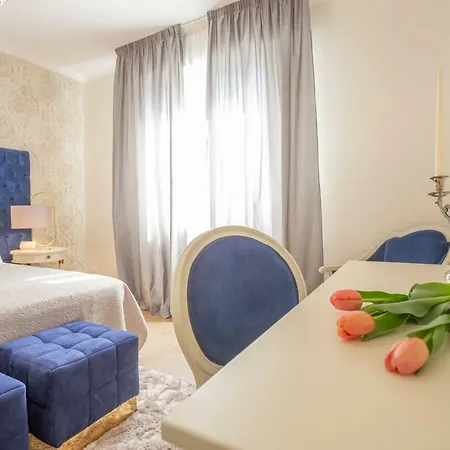 Crys: Apartments, Holiday, Business, Blu Apartment