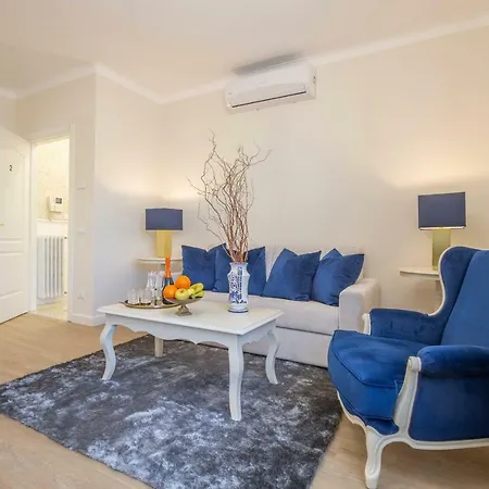 Crys: Apartments, Holiday, Business, Blu *